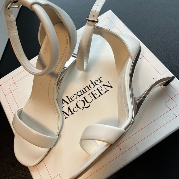 NWT Alexander McQueen Arc Sandals White Leather Sculpted Heels Ankle Strap - Picture 8 of 16